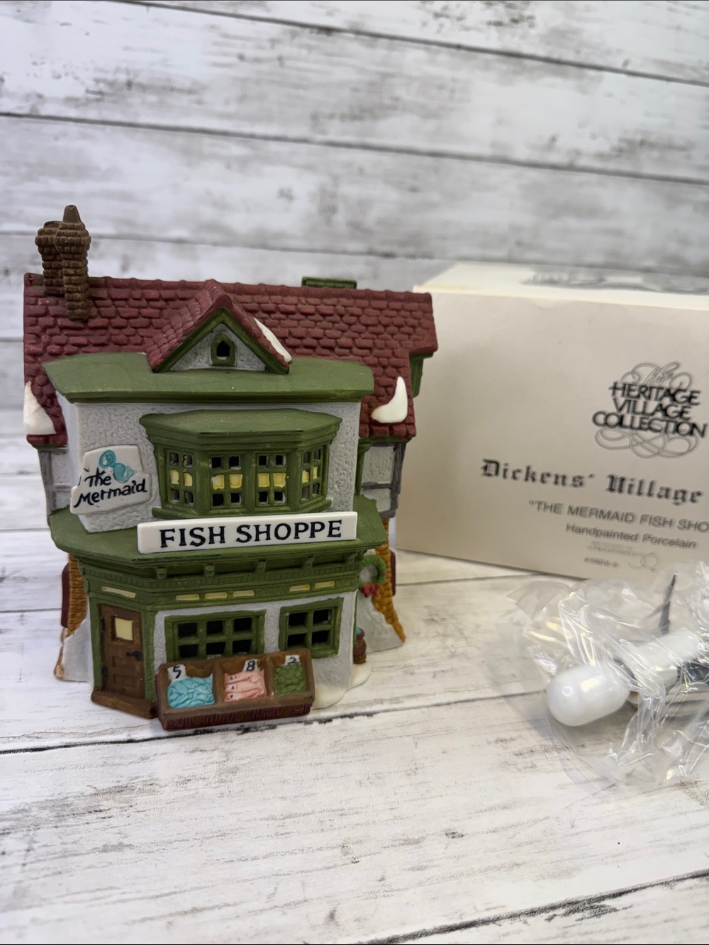 Dept 56 Dickens’ MERMAID FISH SHOPPE Christmas village house w box and light